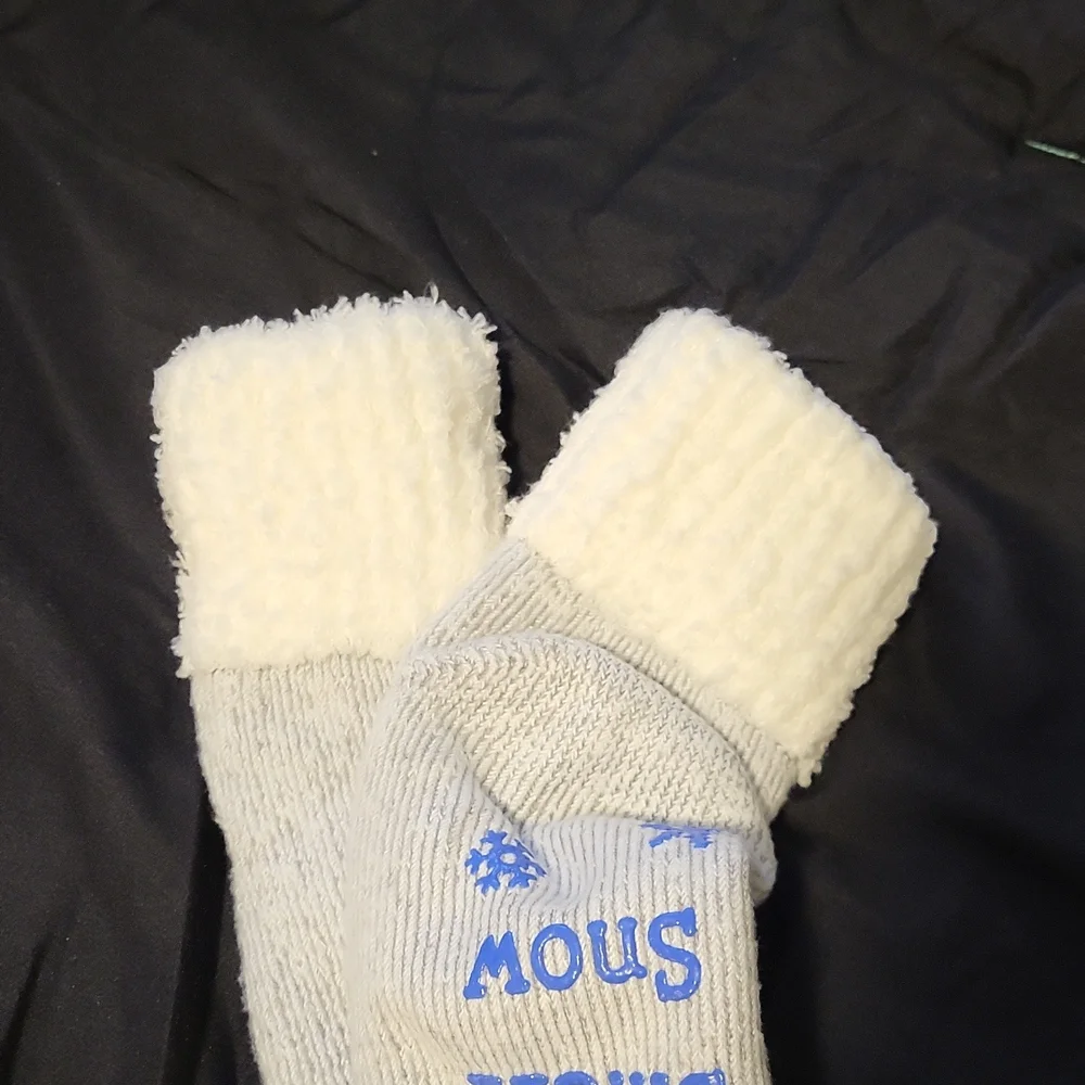 Christmas holiday fuzzy comfy socks - I smell snow - Picture 6 of 6
